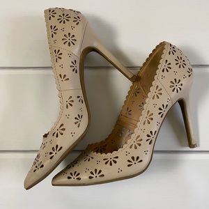 Eyelet scallop stilettos 7.5 Nude LC LaurenConrad